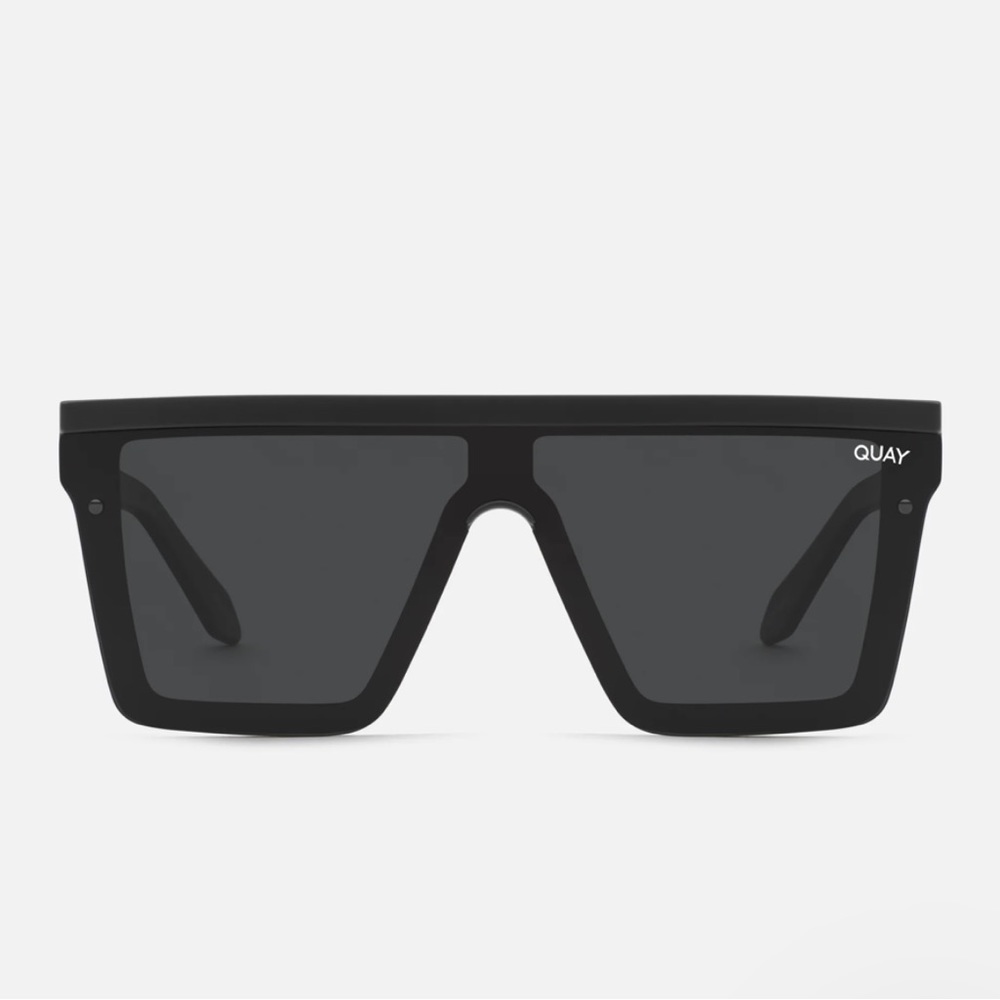 Quay Hindsight 125.  Black.  Excellent condition.